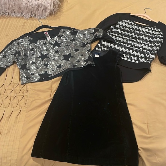 3 pcs bundle size 5/6 gap black velvet dress/ 2 sequin shirts zigzag and star - Picture 1 of 6